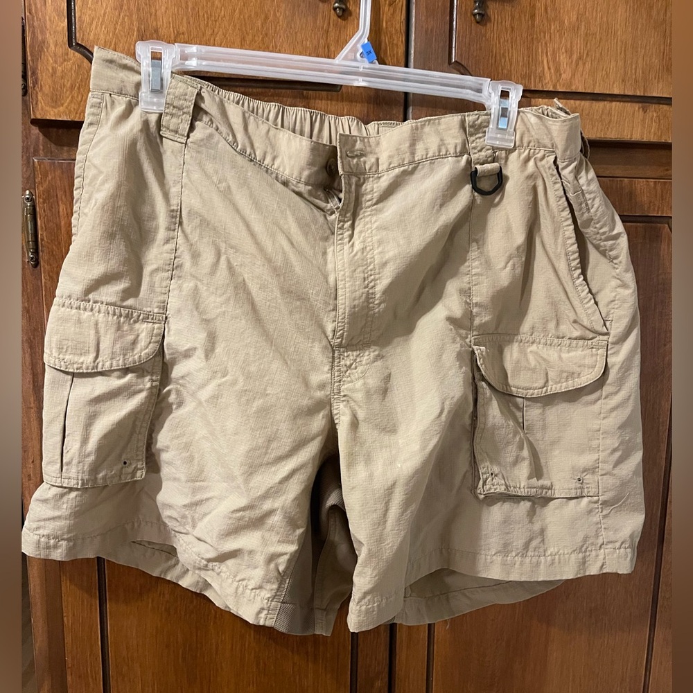 Columbia Men's Khaki Cargo Shorts